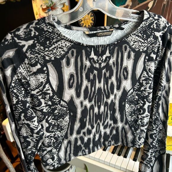 Kardashian Kollection Black and Gray Snake Patterned Long Sleeve Crop Top Large - Picture 10 of 10